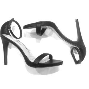 Anne Michelle Black Strap Sandal Heel. Size 8.5